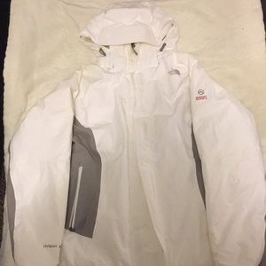 THE NORTH FACE white puff jacket